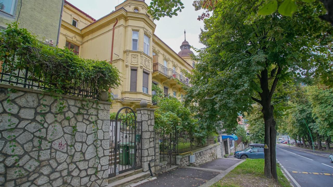 Apartment Livada *